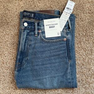 NWT Abercrombie & Fitch authentic rigid denim baggy jean, 30x30, dark wash